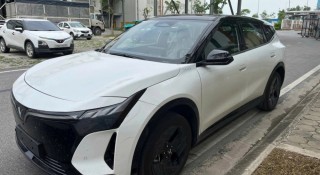SUV điện mới của VinFast sắp trình làng: VF 8 đời mới hay dòng xe chiến lược khác?